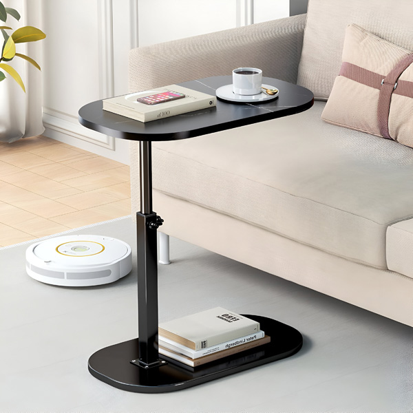 Mesa de apoio em C de altura ajustável encostada ao sofá