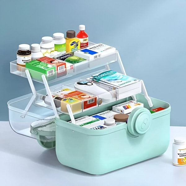 Várias camadas de arrumação — cabe a medicação toda da casa.